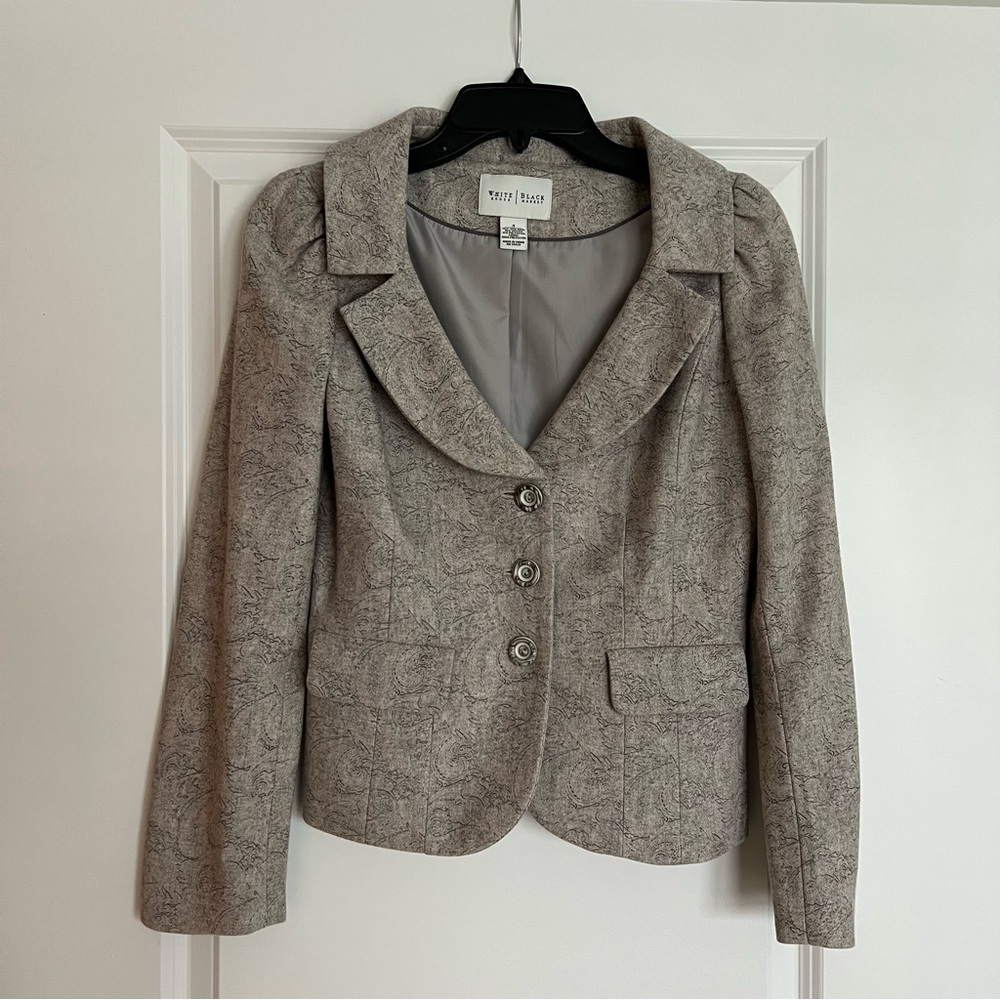 White House Black Market Gray Paisley Blazer Jacket Button Pockets Ruffle Size 4